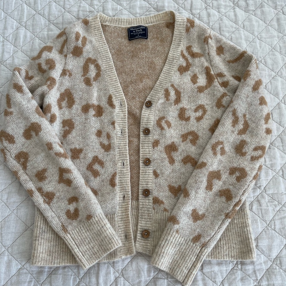 EUC! Abercrombie and Fitch Leopard Sweater